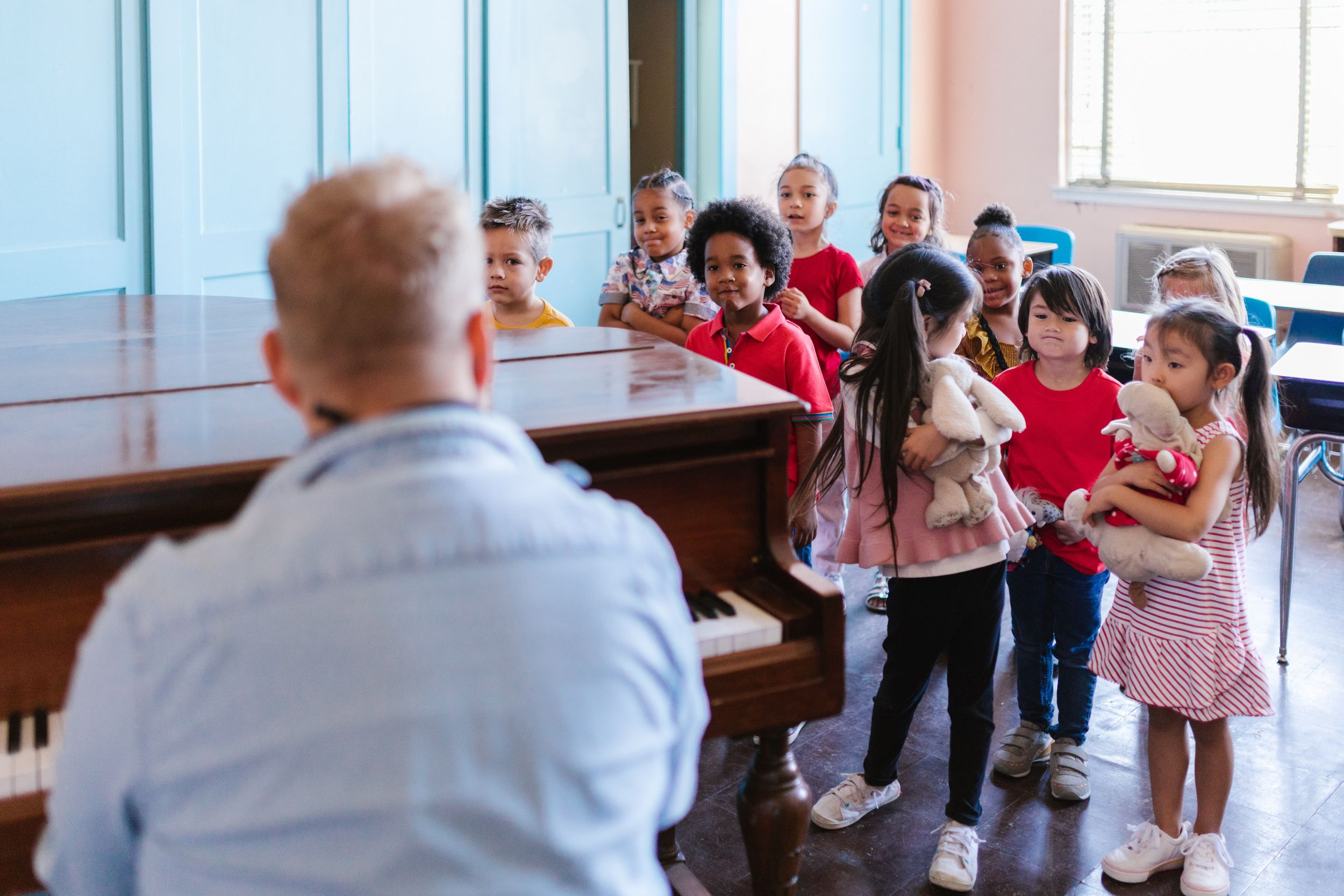 Young students sing in music class.